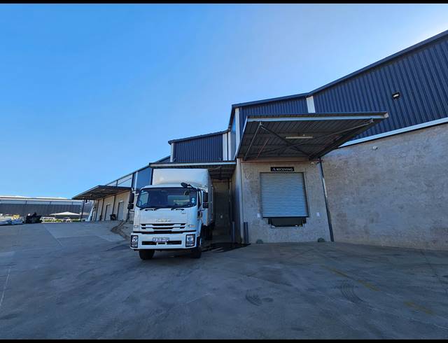 3,500M² WAREHOUSE TO LET IN LONGLAKE